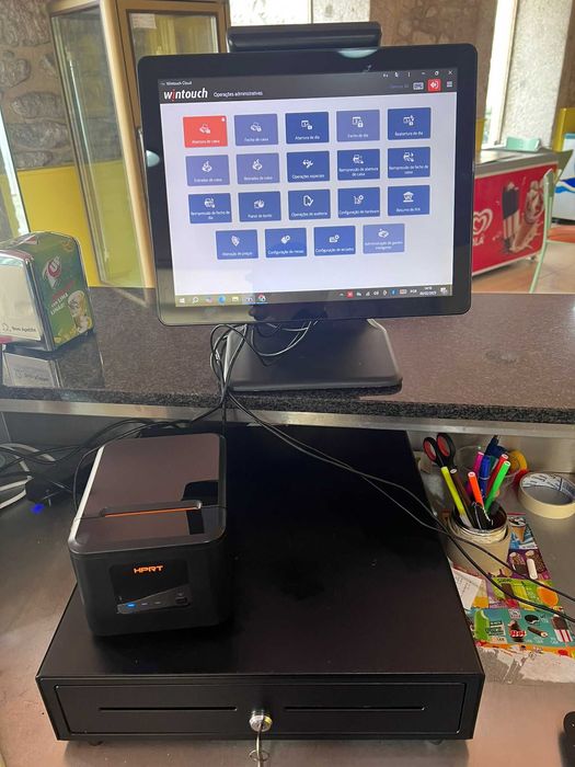 Computador com caixa registradora