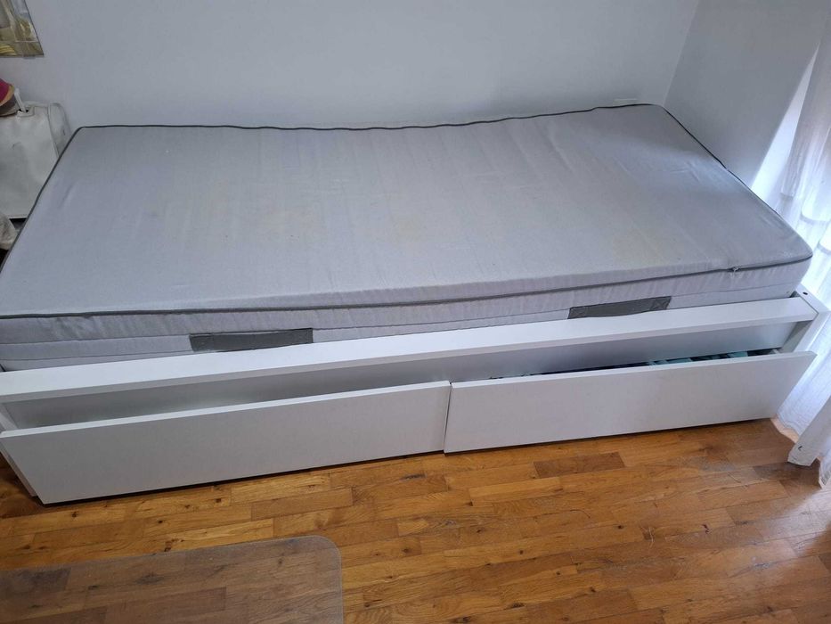 Cama  com gavetões