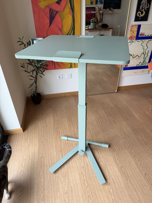 IKEA MITTZON – Mesa regulável com tampo inclinável e rodas