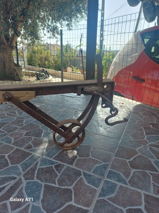 Charrua em ferro antiga.