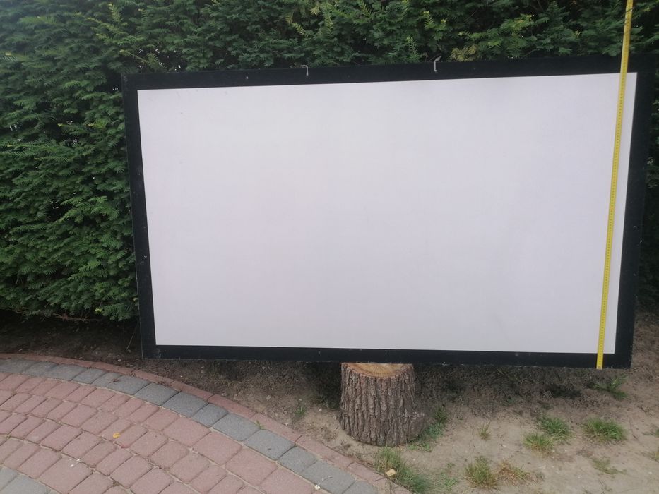 Ekran ptojekcyjny duży wiszący