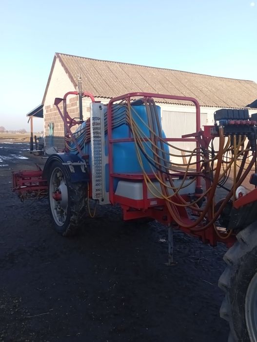 Opryskiwacz ciągany Biardzki 2200l belka 18m.