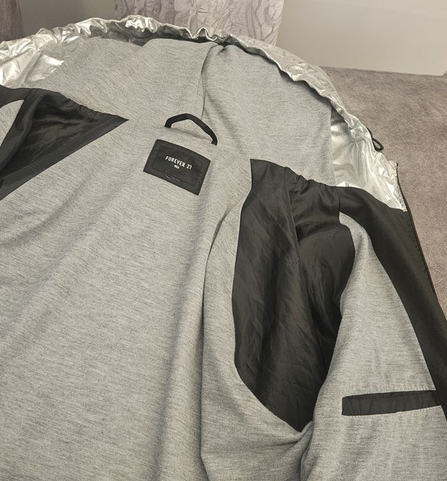 Kurtka cienka czarno-srebrna rozm M/L