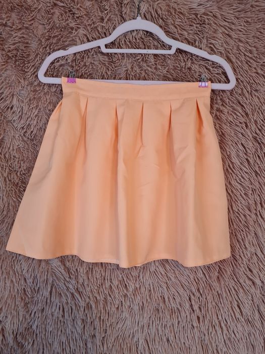 Brzoskwiniowa rozkloszowana spódniczka rozmiar S