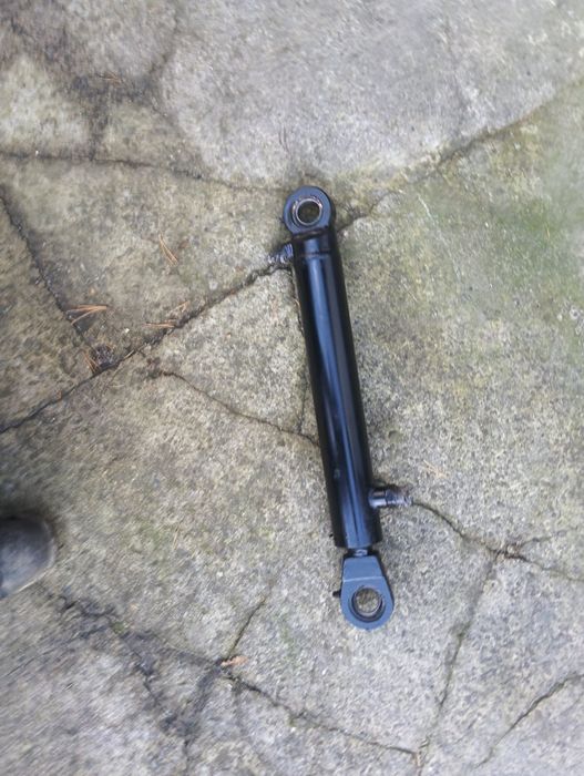 Sprzedam siłownik hydrauliczny