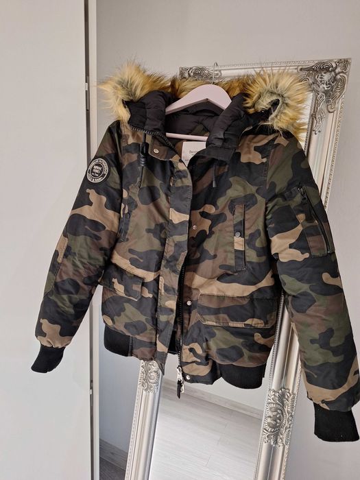 Куртка жіноча Bershka р.S 44-46