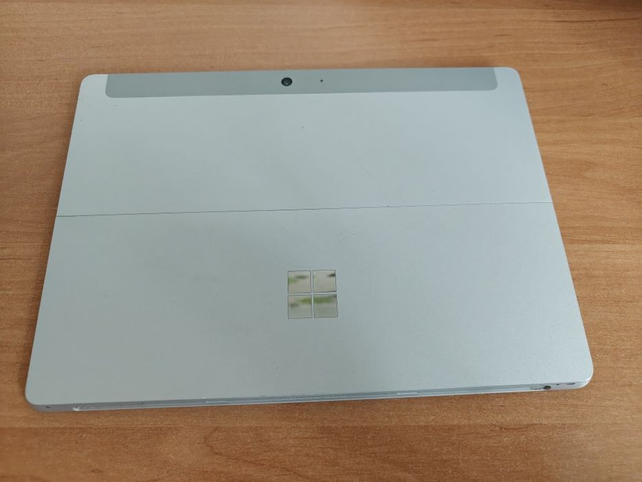 Tablet Microsoft Surface Go 1824 4 GB/64 GB + 2 ładowarki