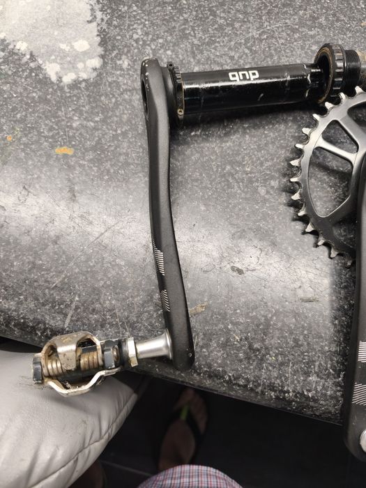 Movimento pedaleiro SRAM