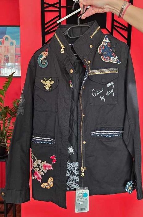 Kurtka firmy Desigual, hafty, ocieplenie. Nowa.