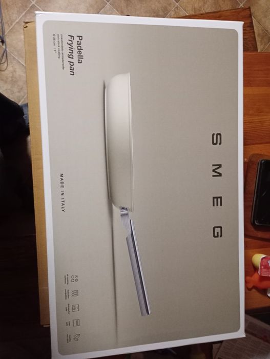 Patelnia Smeg 28cm