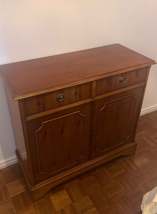 Móvel Aparador estilo Regency / Antique Regency Side Unit in Solid Yew