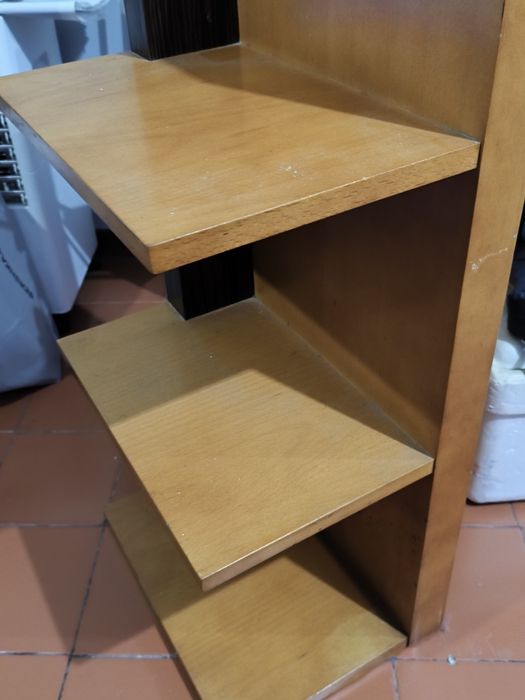 Móvel de madeira boa