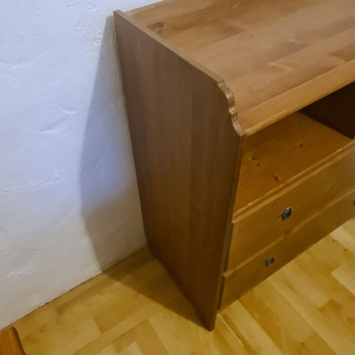 Cómoda em madeira maciça ikea