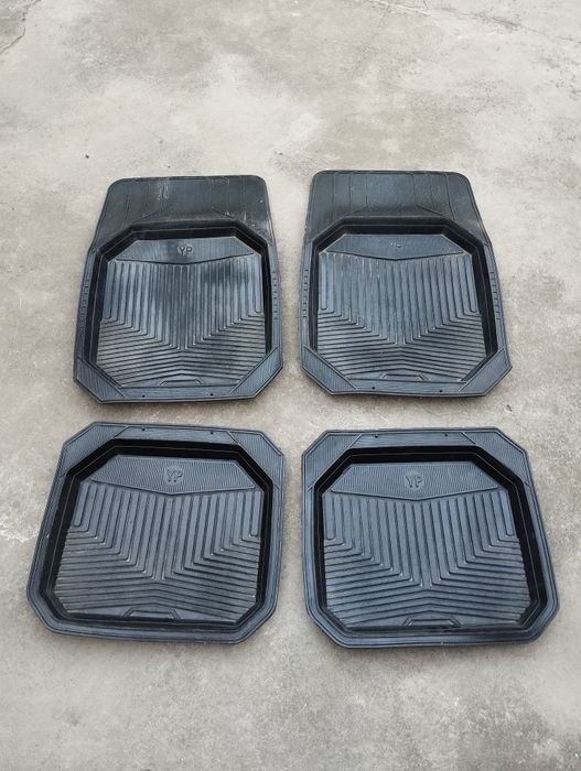 Продам коврики універсальні.