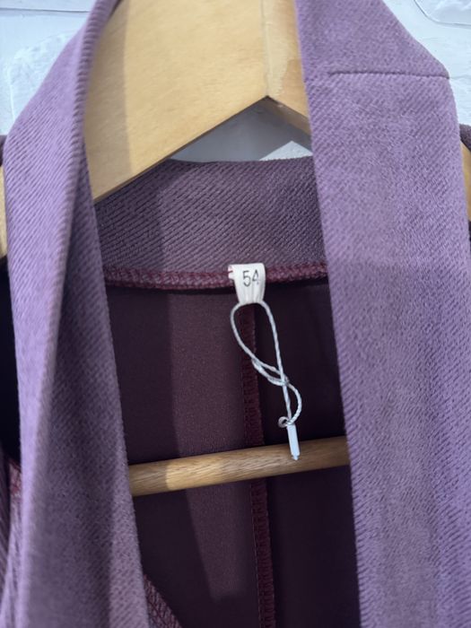 Продам гарне плаття з поясом . Підкреслює талію .