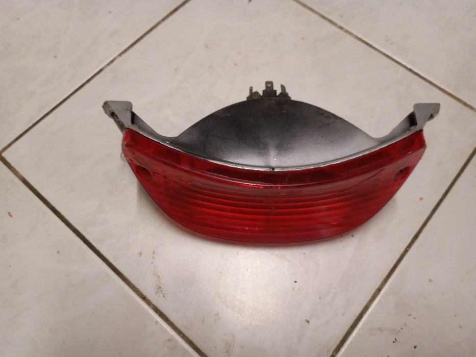 Lampa tylna do skutera Peugeot.