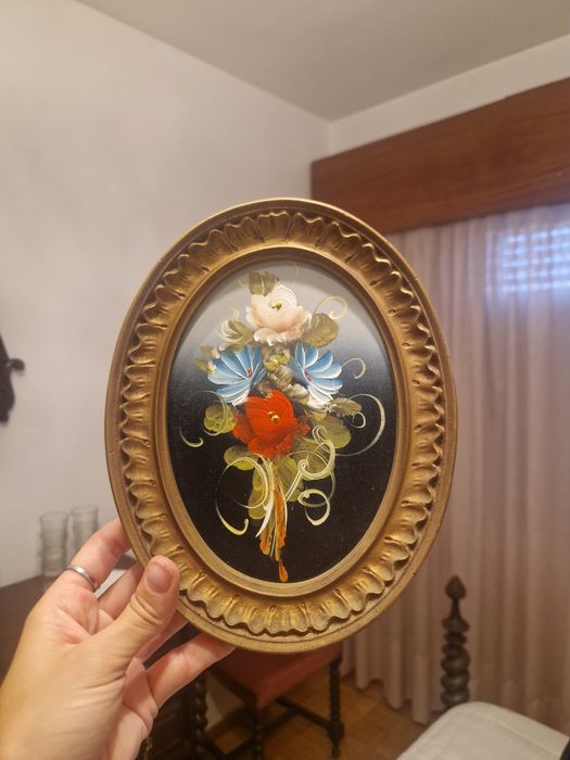 Quadro oval pintado a óleo