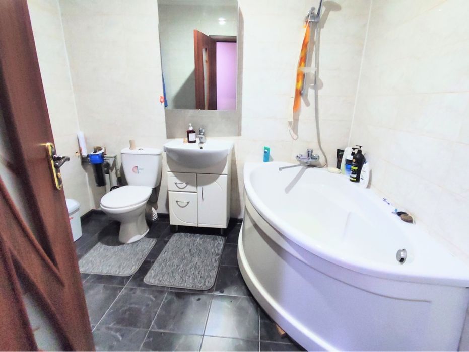 Окремий будинок в Бучі з ремонтом, меблями і технікою