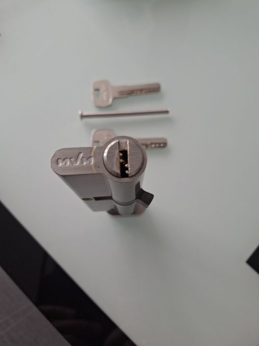 Продам  сердцевину замка для входной двери