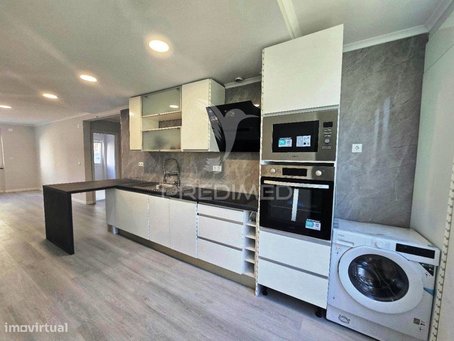 Refurbished T2 Apartment in Benfica