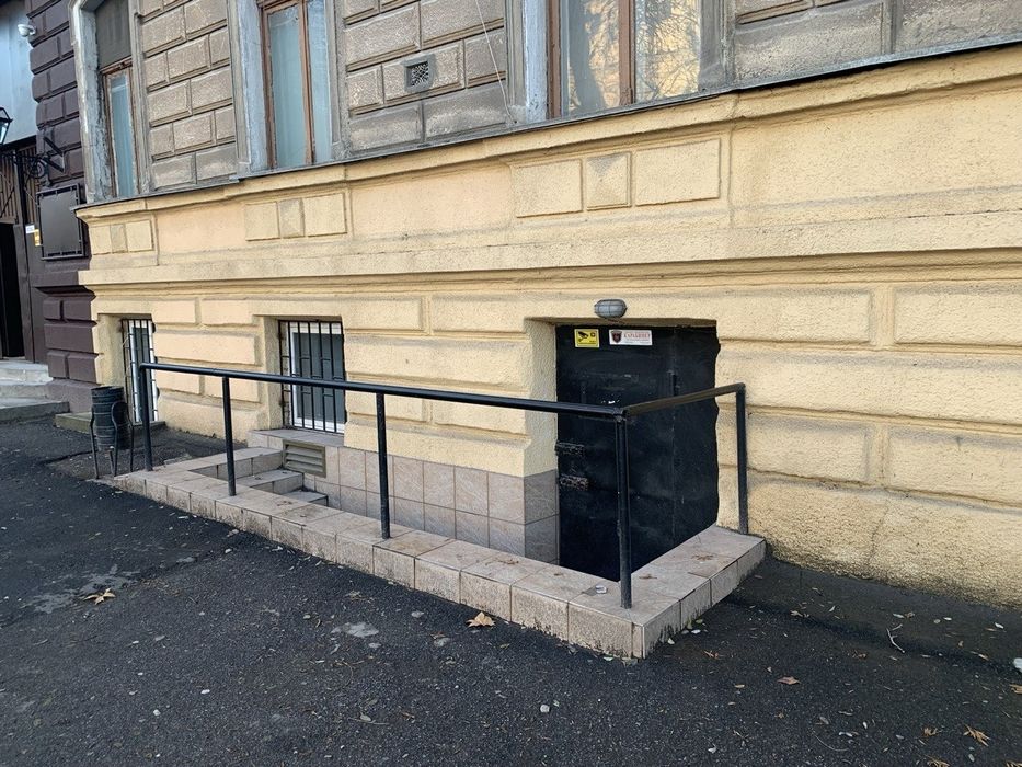 Сдам в Приморском Р-не на Пастера Украинский Театр Помещение