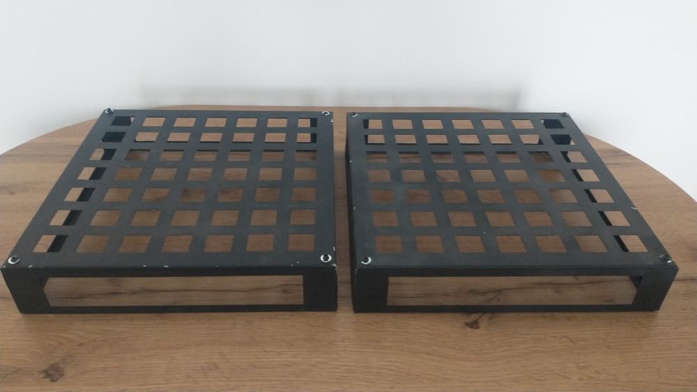 Metalowe stojaki na kliszòwki. Ptasznik. Terrarium