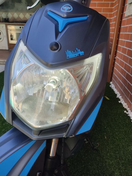 Mota elétrica usada com poucos km com bastante autonomia.