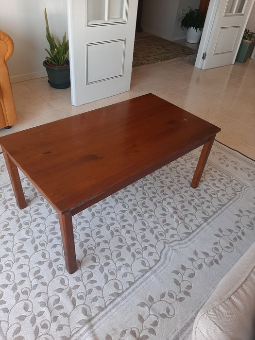 Mesa de centro em madeira maciça