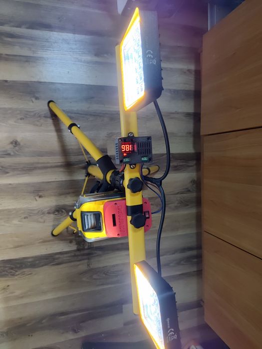 Akumulatorowa lampa robocza 12-24V