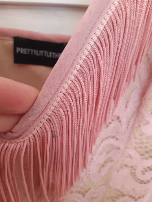 Секси платье мини из гипюра с бахромой для танцев prettylittlething