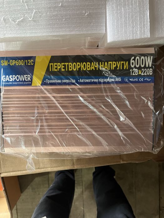 Перетворювач напруги з 12в на 220 600ватний