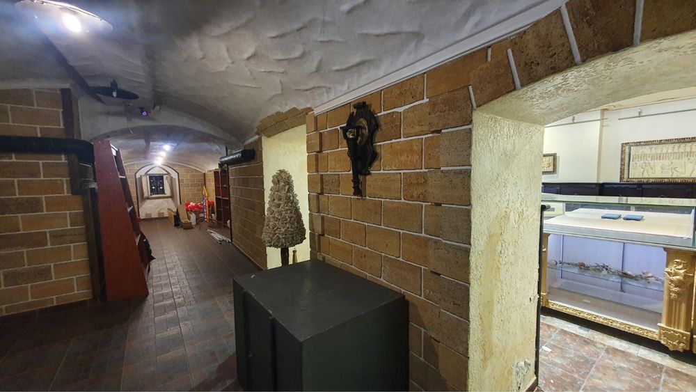 Сдается Помещение -160м 2 ГОЛОВНА ( район МЕРИИ )