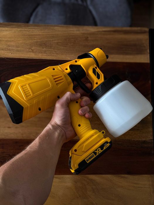 Poręczny pistolet do malowania płotu na baterie dewalt 18V OKAZJA !!