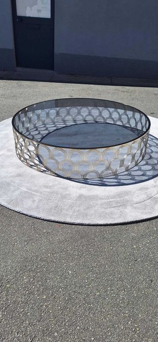 Mesa com tampo de vidro