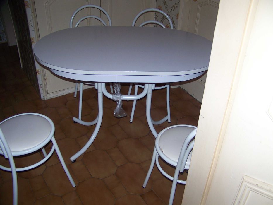 mesa 1,20 m x 80 cm e 4 cadeiras