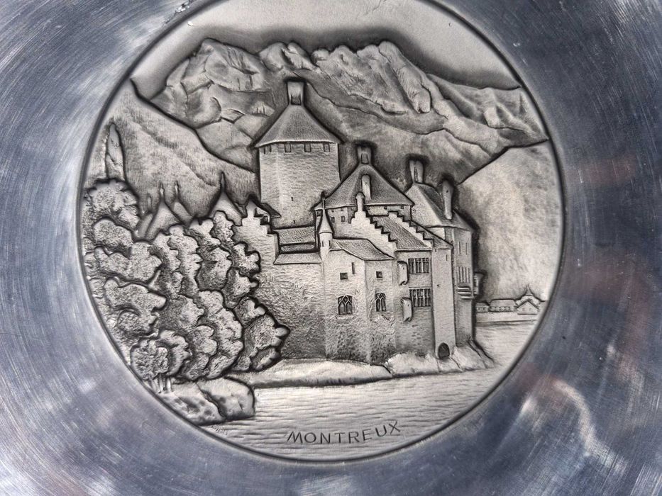 Винтажная сувенирная тарелка Montreux Hand Hammered Plate,Switzerland
