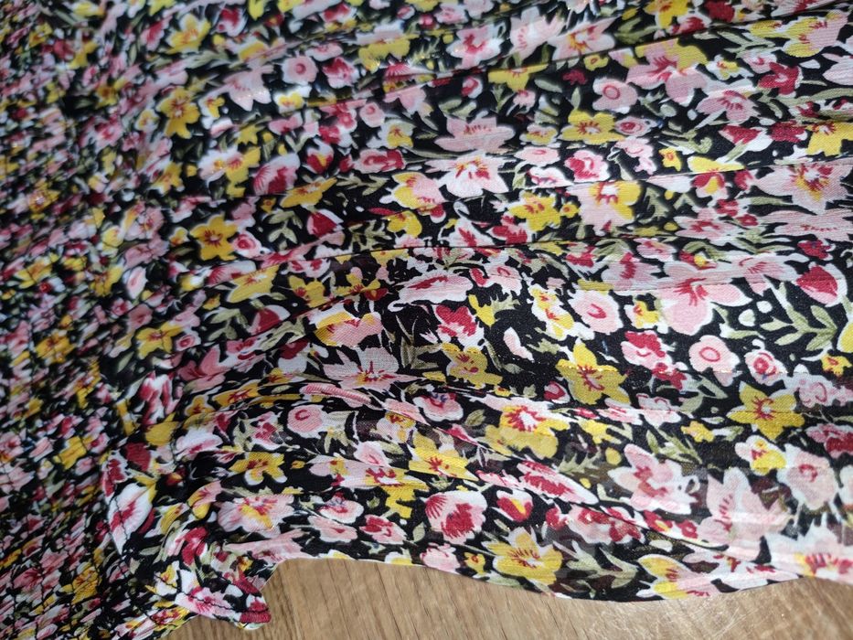 Zwiewna sukienka w kwiaty boho S