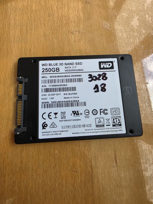 Диск  ssd  2.5 " 250gb Стан гарний Смарт на фото