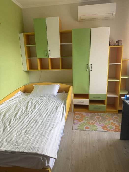 Дитяча підліткова кімната. Меблі в дитячу. Ліжко, шафа, стелажі, полка
