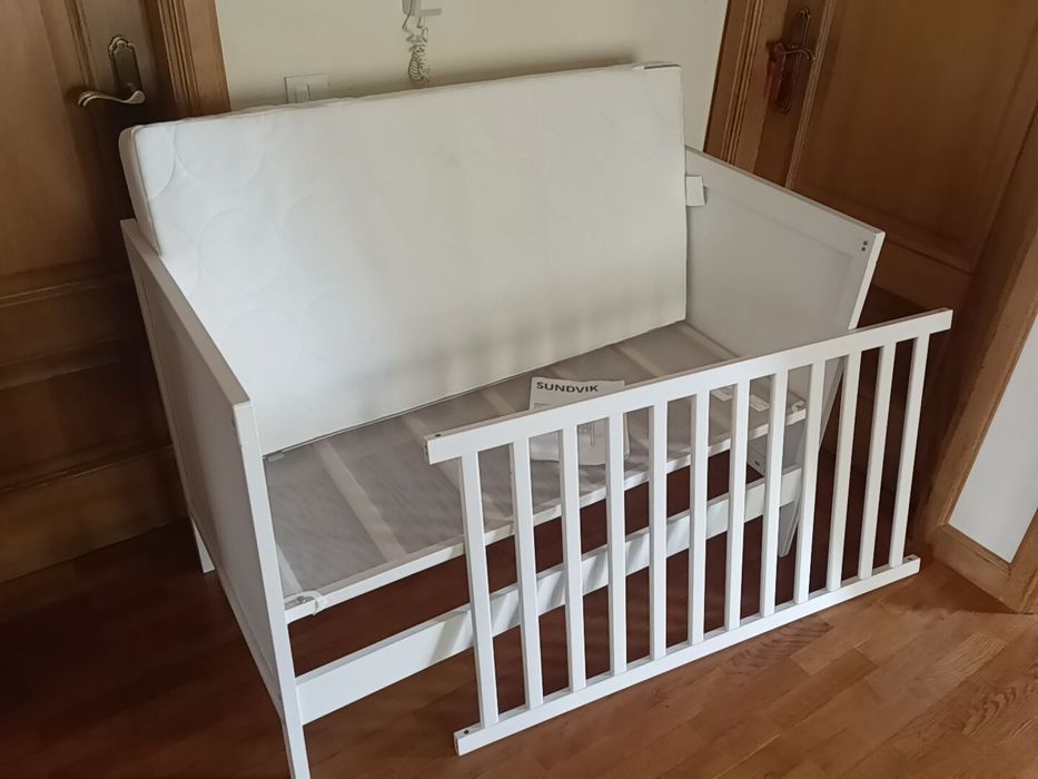 Berço + colchão IKEA