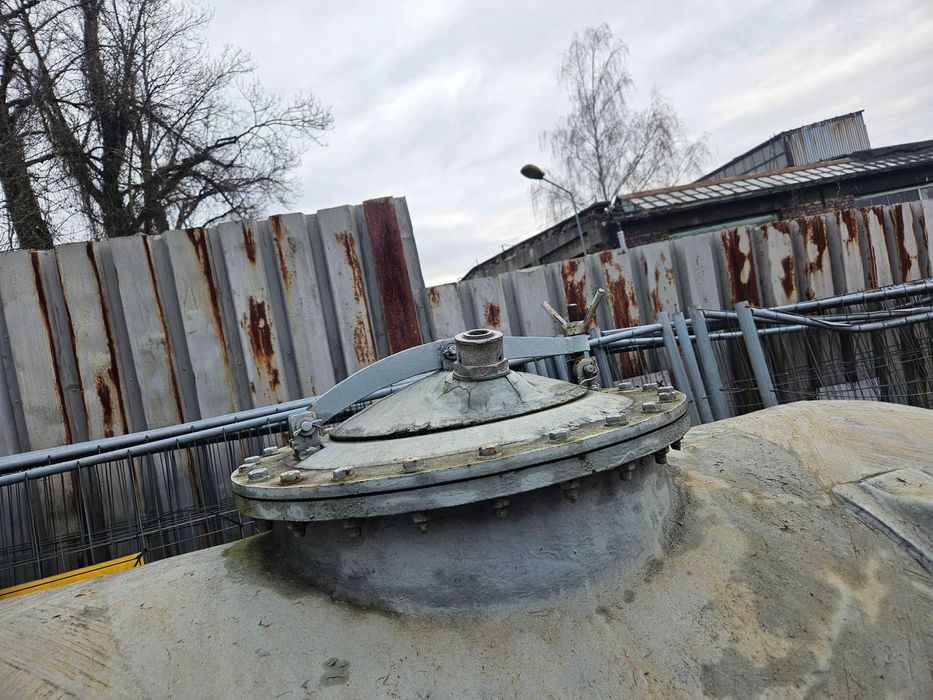 Zbiornik mauzer pojemnik plastikowy 2000 l 2m3 po paliwie