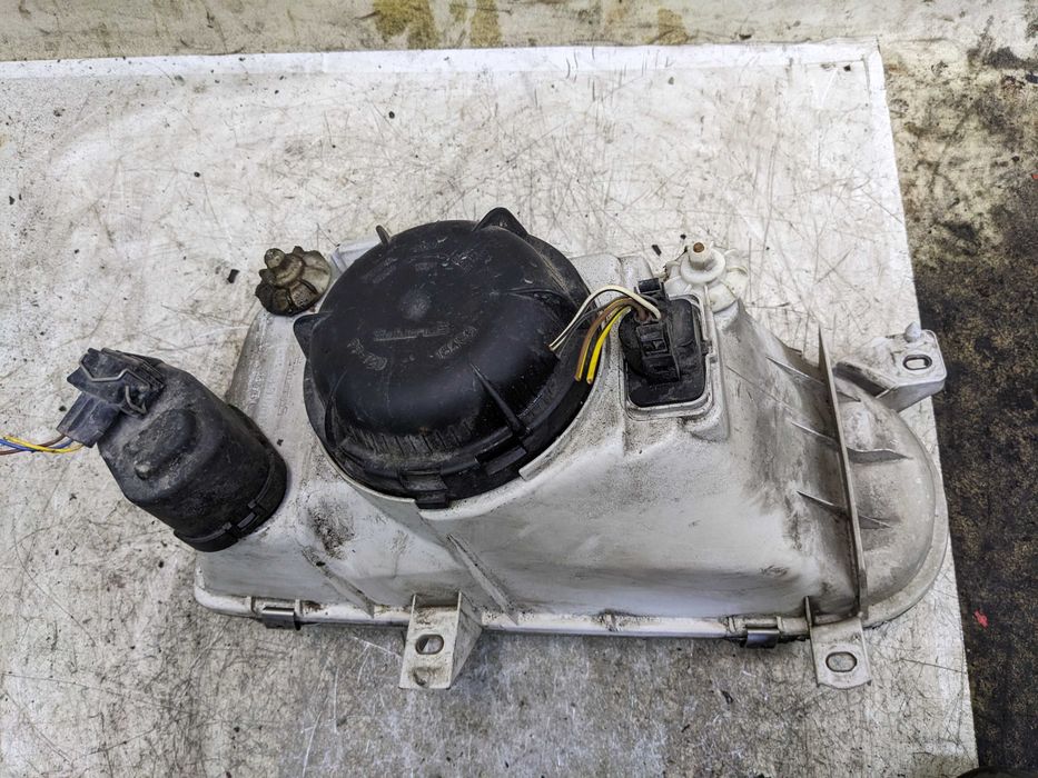 VW Golf III Lampa Lewa Przednia LP