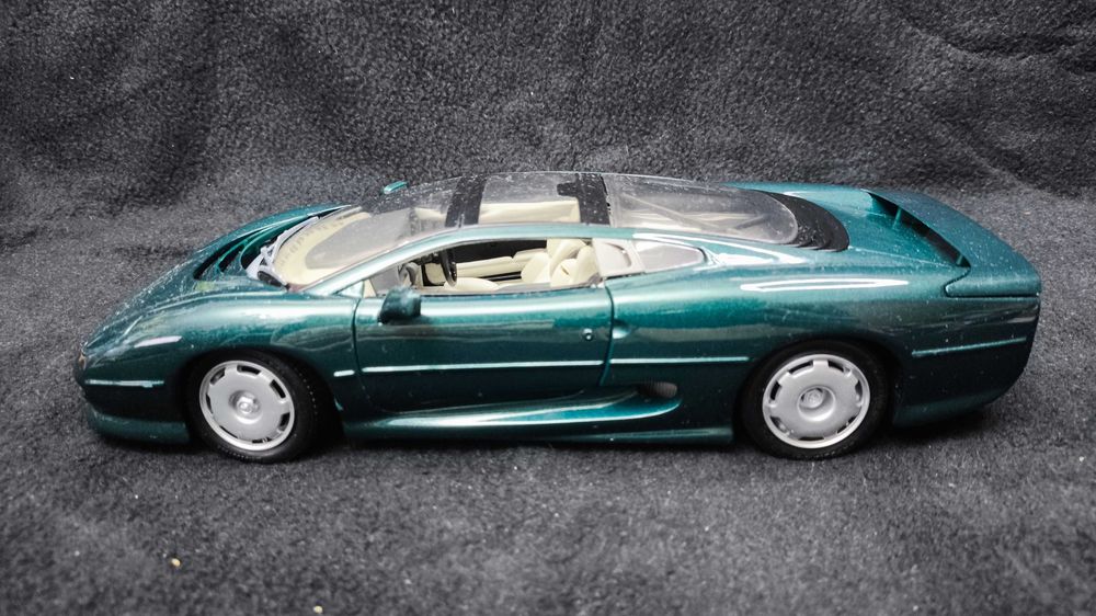 Модель авто 1:18 Jaguar XJ220 green (Maisto made in Thailand)