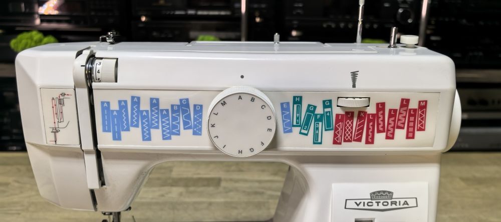 Швейна машинка Victoria 7810