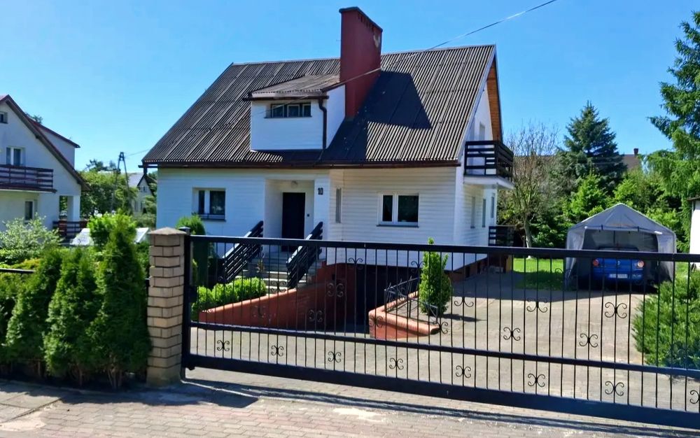 Dom z dużym ogrodem, garażem i świetną lokalizacją!