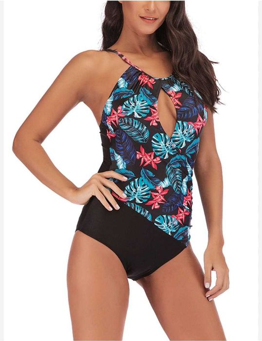 Купальник сплошной. Купальник суцільний, з утяжкою живота.