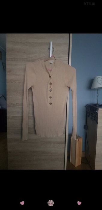 Beżowa bluzka z guziczkami