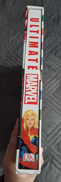 Livro Ultimate Marvel de Dk - Inglês - Capa Dura - Novo!