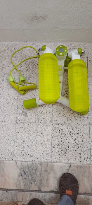 Step amarelo como novo