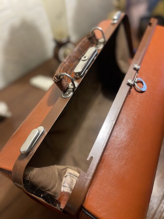 Винтажный саквояж